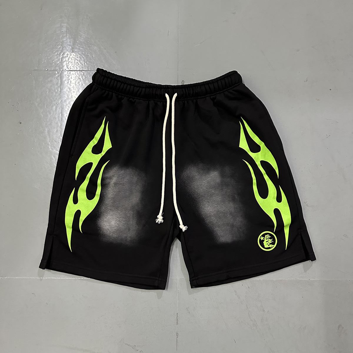 Hell Star lavando y desgastando pantalones cortos casuales 2024 verano nuevo estilo marca de moda europea y americana hip-hop pantalones de cinco puntos hombres y mujeres