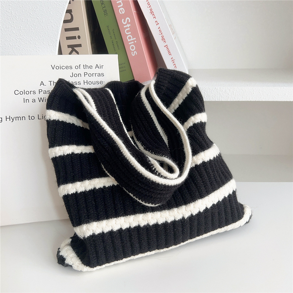 Women's Medium Knit Stripe Basic Classic Style Square Open Handbag display picture 8