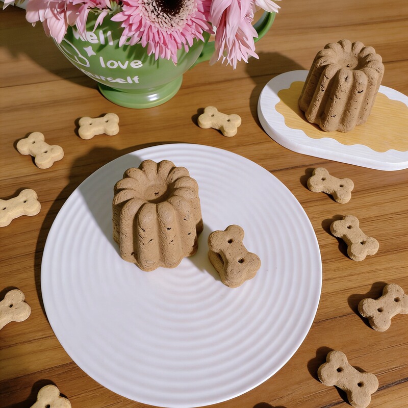 Freshly Cooked Homemade Dog Food for Pets, Pet Treats, Fresh Food Cakes for Cats and Dogs