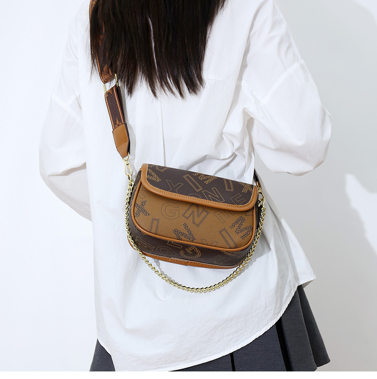 2023 Autumn New Live Broadcast Good Style Chain Saddle Bag Retro Presbyopia High-Quality Single Shoulder Diagonal Letter Women's Bag_voghion.com