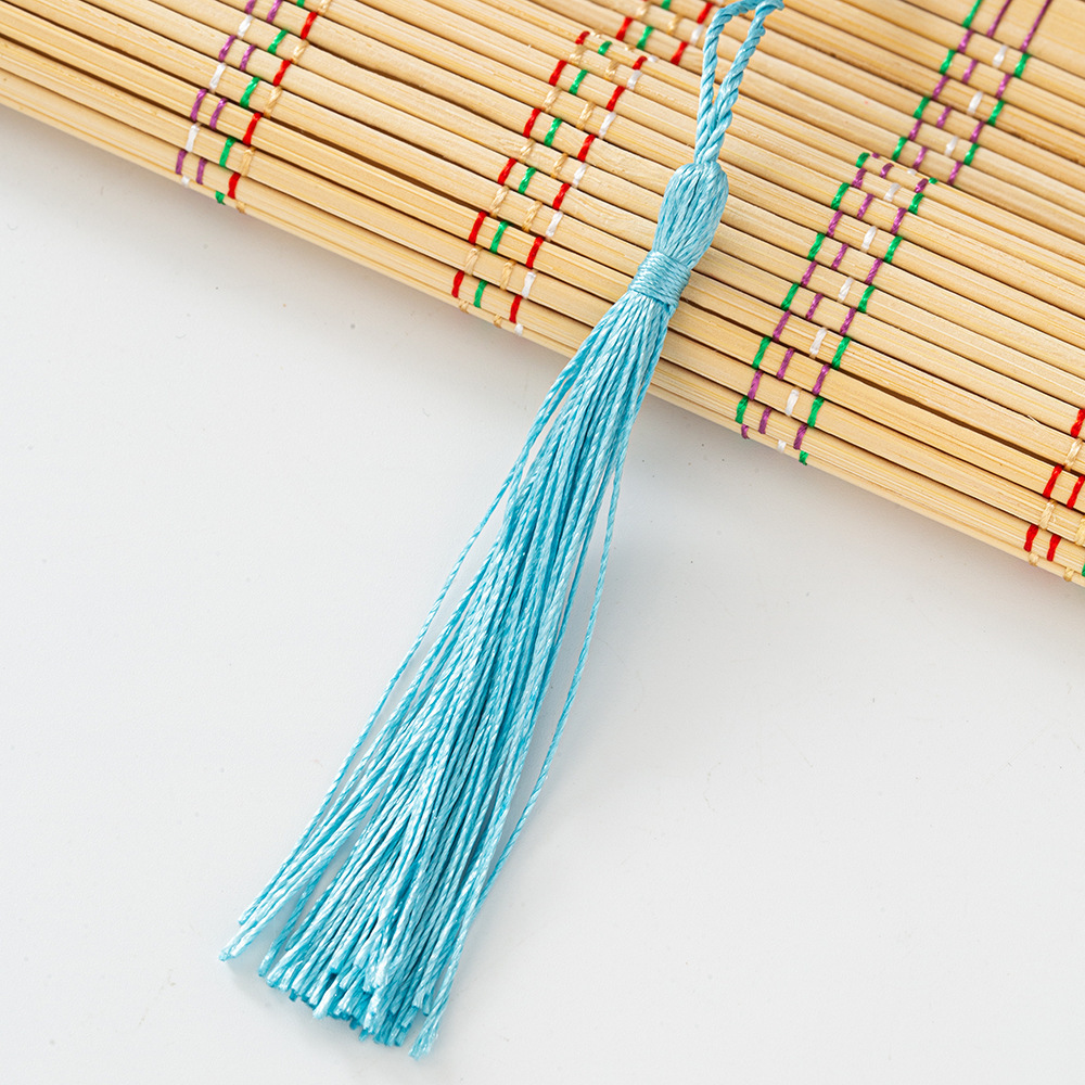 Fabricantes al por mayor de bordilla pequeña espiga colgante China nodo bordilla pequeño marcador de bordilla caja de regalo colgante fan espiga