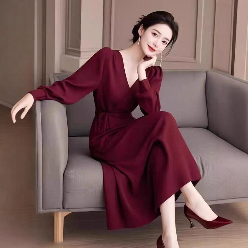 French Accessible Luxury High-End Hepburn Style Waist-Cinching Classy Exquisite Burgundy Long-Sleeved Dress for Women 2025 Autumn New Style