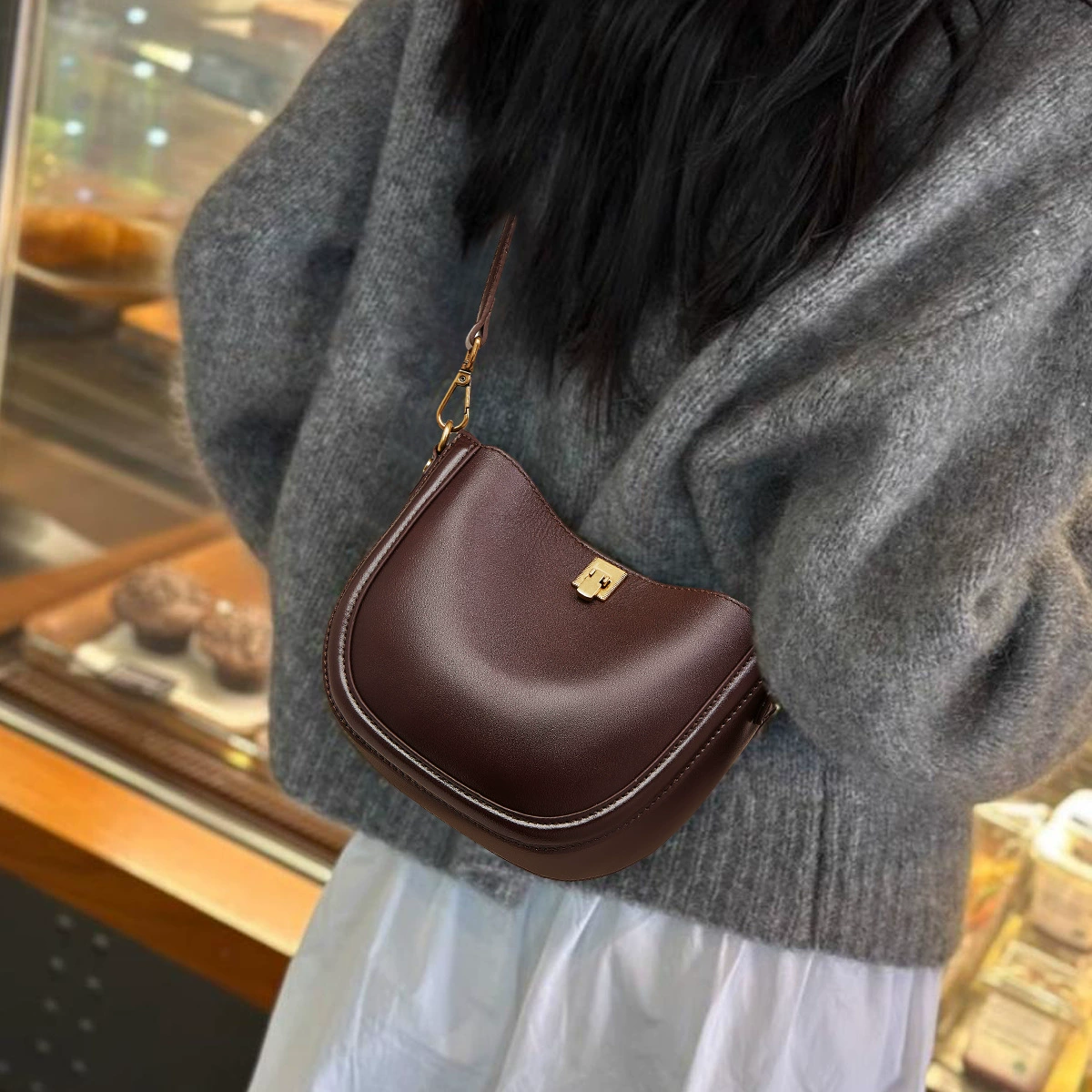 Маленькая квадратная сумка через плечо из натуральной кожи в западном стиле для женщин, новинка 2025 года, модная повседневная сумка на плечо из воловьей кожи, сумка для мобильного телефона, сумка для мамы