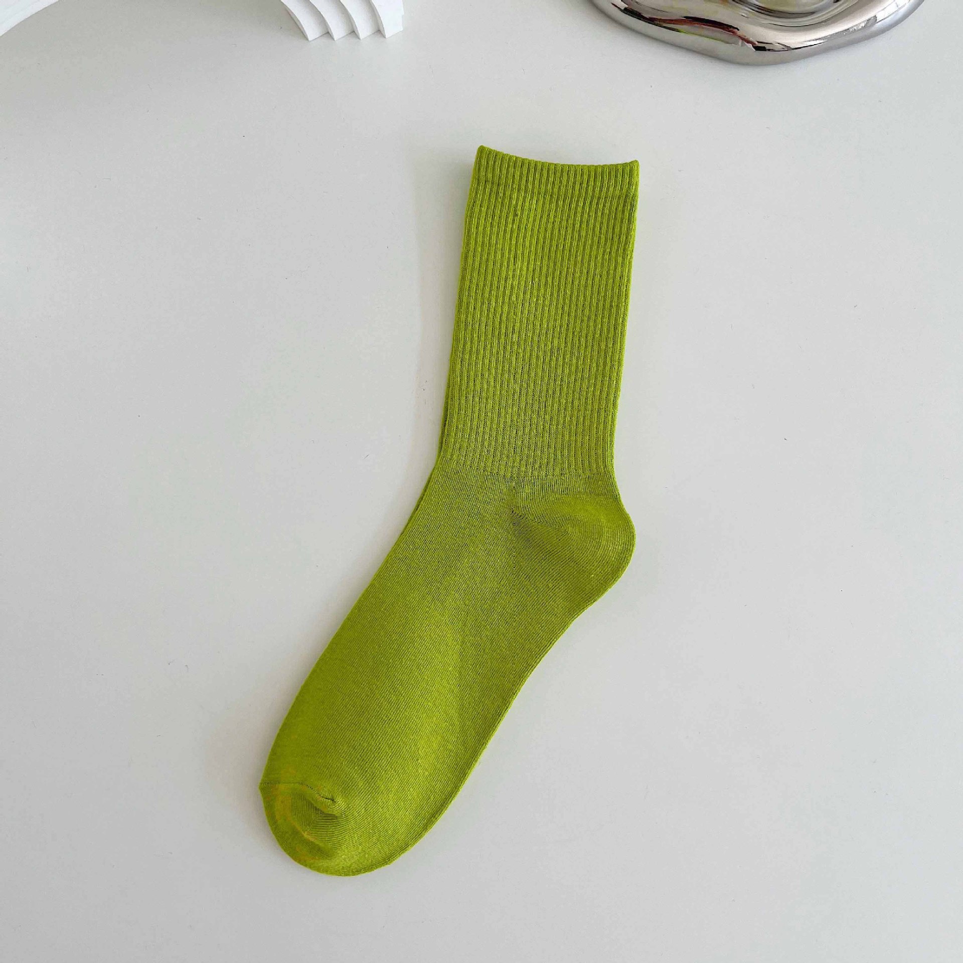 色の靴下の子供の中の筒の靴下のinsの潮の春秋の薄い金のキャンディーの色の秋冬の綿の質のバラの赤い純色のストッキングの靴下