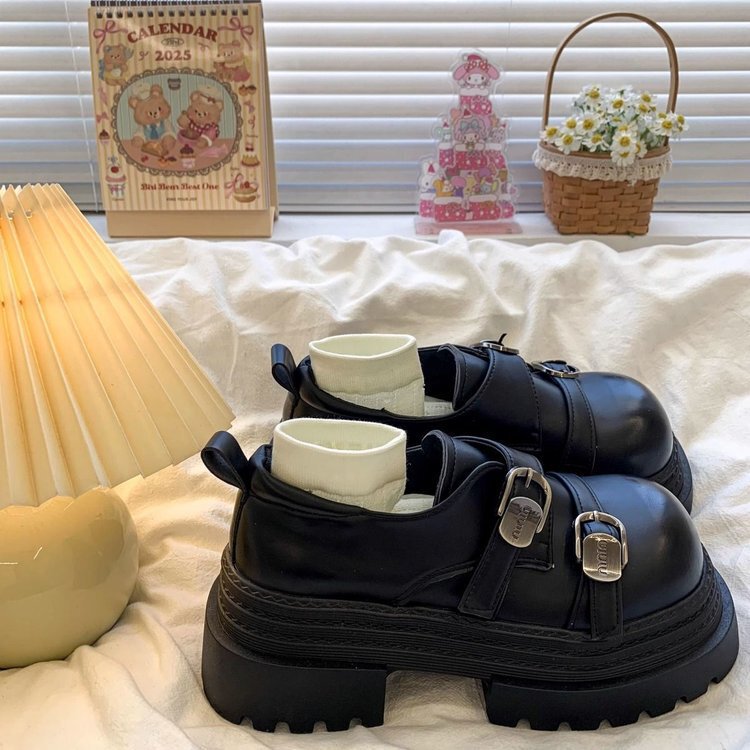 Retro British-style, petite-sized, fashionable commuter flats for women, 2026 autumn new collection, thick-soled loafers, small leather shoes Retro British-style, petite-sized, fashionable commuter flats for women, 2026 autumn new collection, thick-soled loafers, small leather shoes