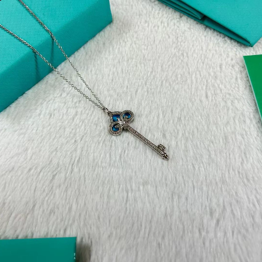 Platinum necklace, fashionable sweater for keys, universal chain for key bag , 18 carat white gold, light luxury style