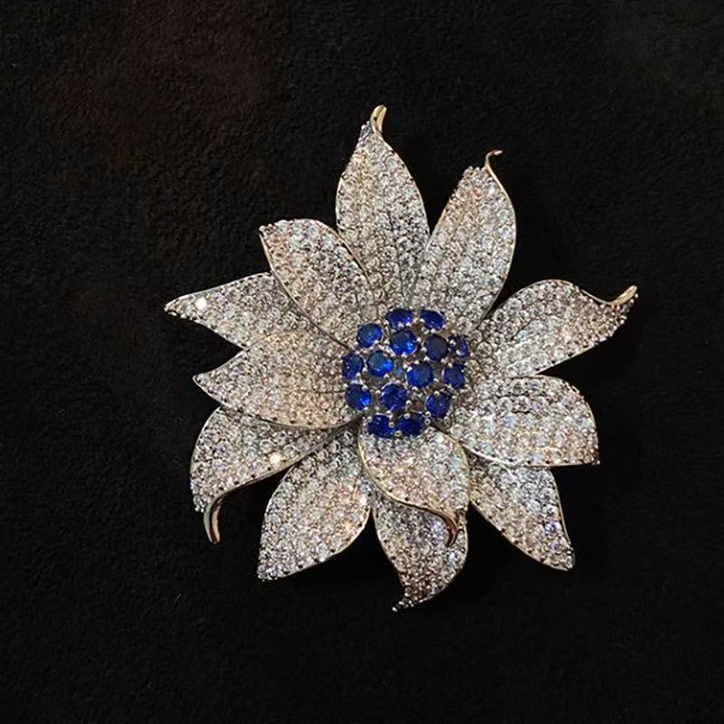 Spilla a fiore di lusso con zirconi per donna elegante accessorio spilla_voghion.com