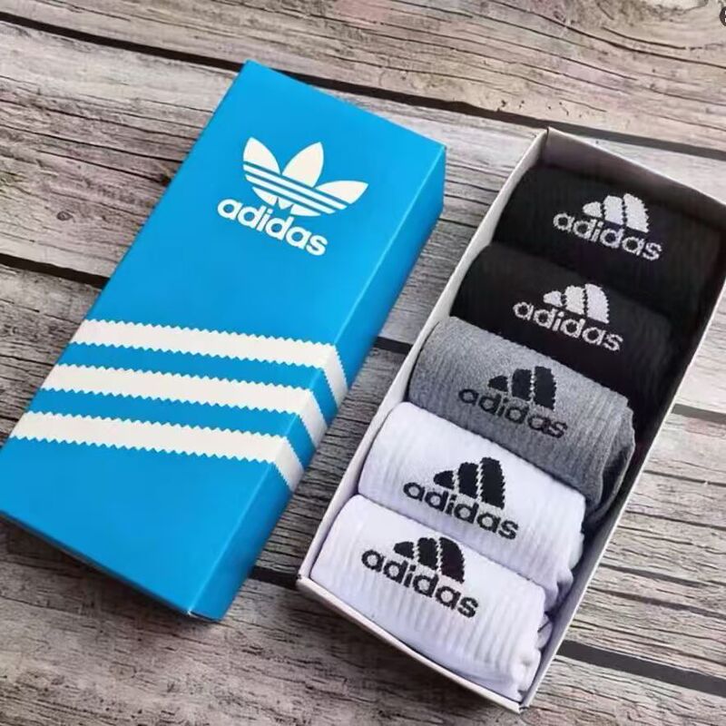 New foreign trade style three-leaf pattern athletic socks, mid-calf length, trendy socks with three stripes, cotton socks, student socks, and college-style socks for teenagers New foreign trade style three-leaf pattern athletic socks, mid-calf length, trendy socks with three stripes, cotton socks, student socks, and college-style socks for teenagers