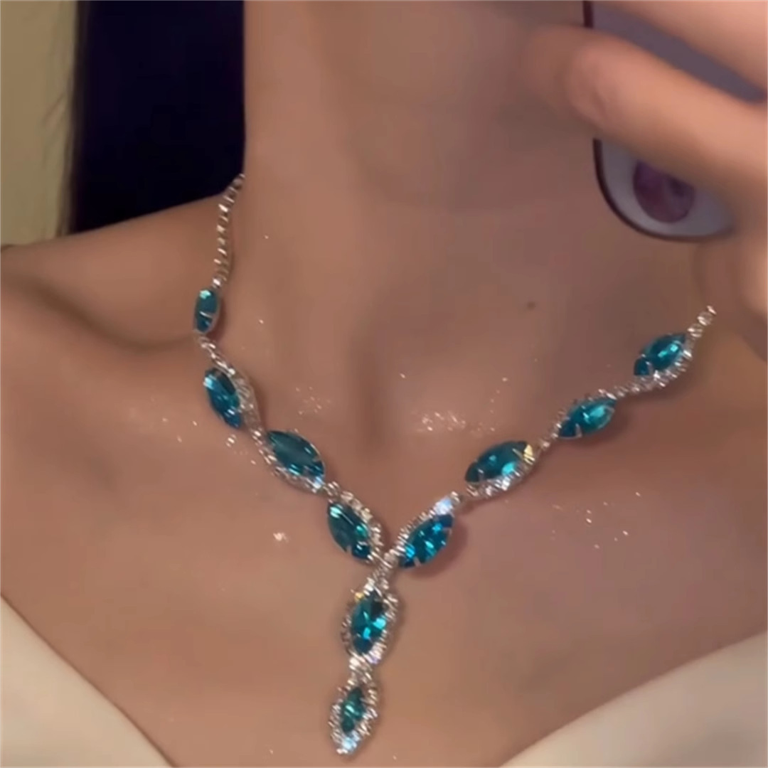 Parure bijoux mariée avec collier et boucles d'oreilles zircon_voghion.com