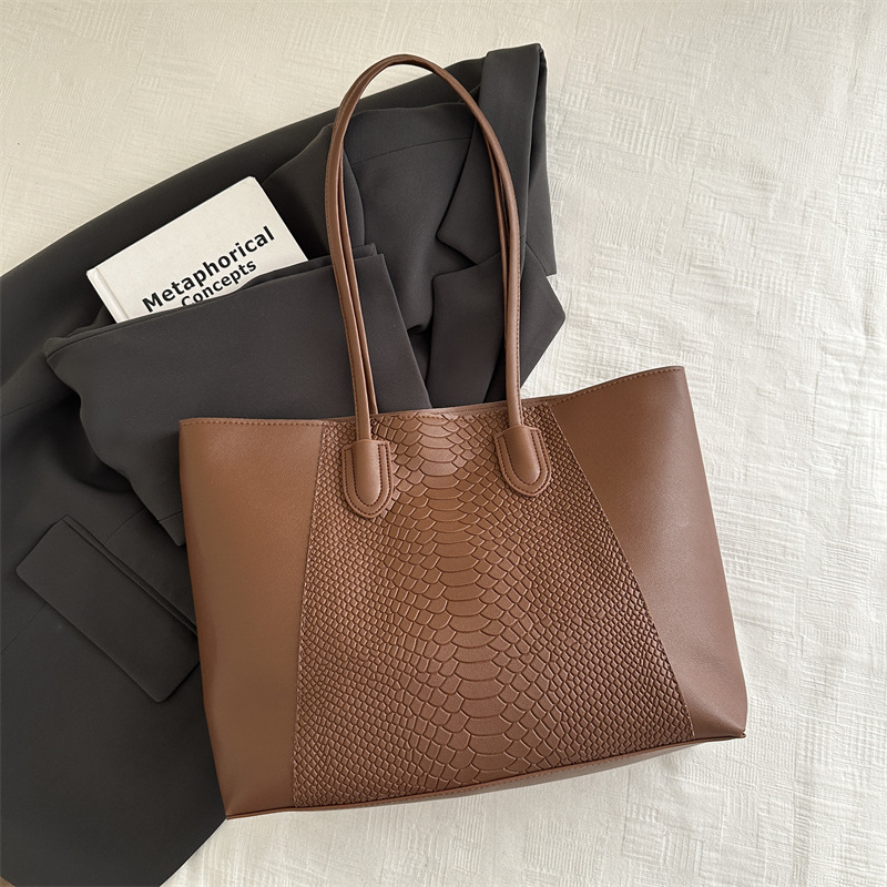 Bolso de viaje de temperamento simple para mujer 2025 Bolso de axilas de un solo hombro de gran capacidad de primavera Bolso de tote con estampado de cocodrilo