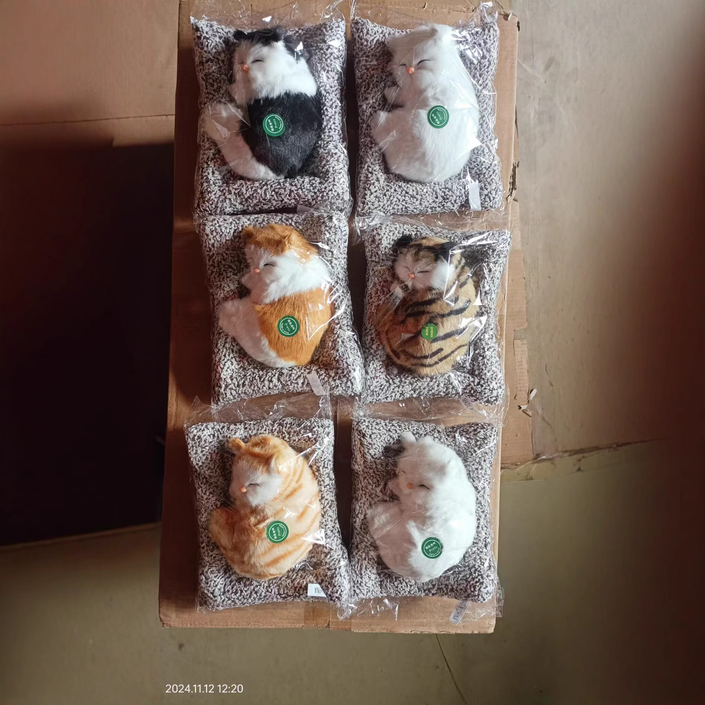 Simulación de gatos llamará adornos de carbón de bambú desodorante artesanía peluche perros dormidos adornos de automóviles al por mayor