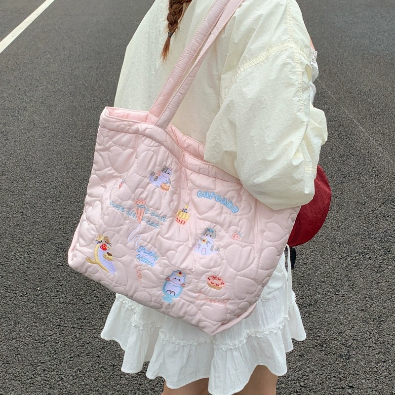 ins风可爱休闲刺绣软糯单肩包爱心绗棉学院风学生上课通勤托特包