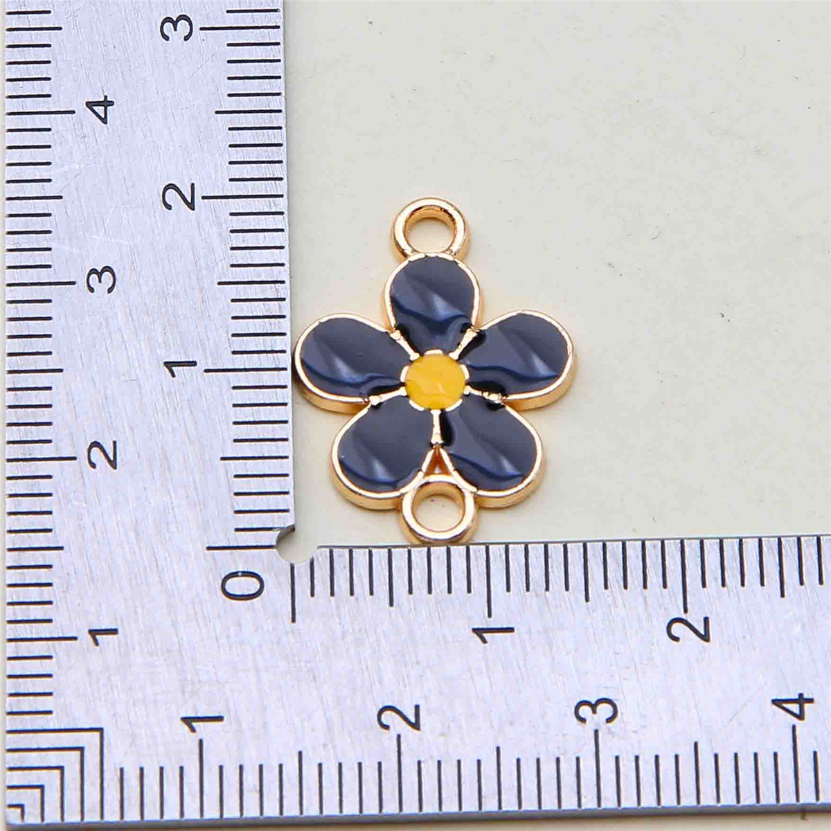 Colgante de doble colgante de aleación de goteo de aceite unilateral de cinco pétalos de flores coloridas flores DIY para hacer orejas colgante material de colgante de pulsera