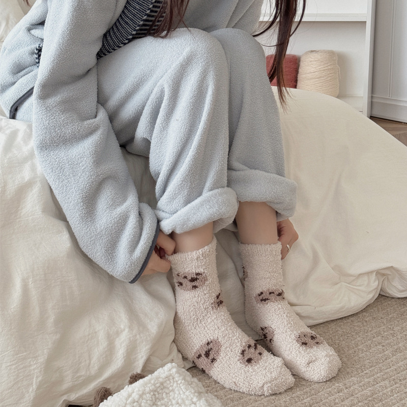Calcetines Medios de Terciopelo de Coral para Mujer con Absorción de Sudor para Otoño e Invierno
