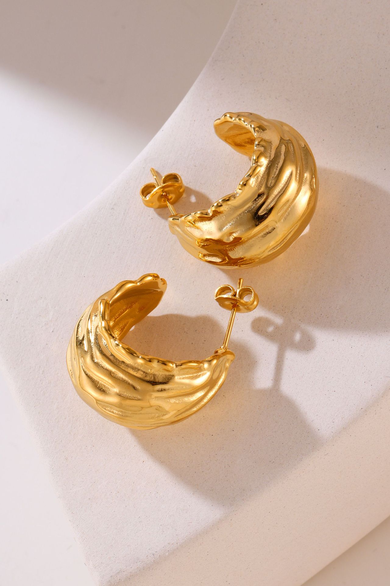 Square Candy Niche Wrinkled Texture C-shaped Earrings Lava Fashion Stainless Steel Casting PVD Electroplated Earrings For Women_voghion.com