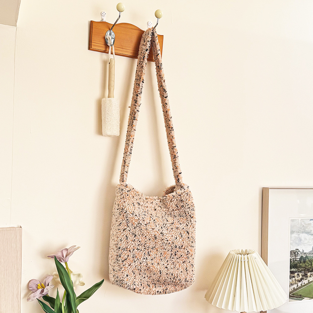 Versión coreana de ins otoño e invierno nuevo material de lana de gran capacidad bolso femenino tote, viento perezoso, viento perezoso, hombro inclinado, marea de bolso