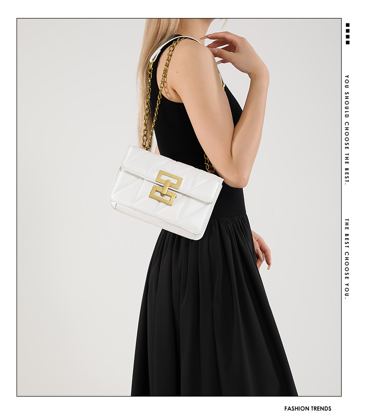 A stylish commuter diamond-patterned lock buckle small square bag, a versatile commuter single-shoulder bag, a new 2024 model, a women's crossbody bag details Picture