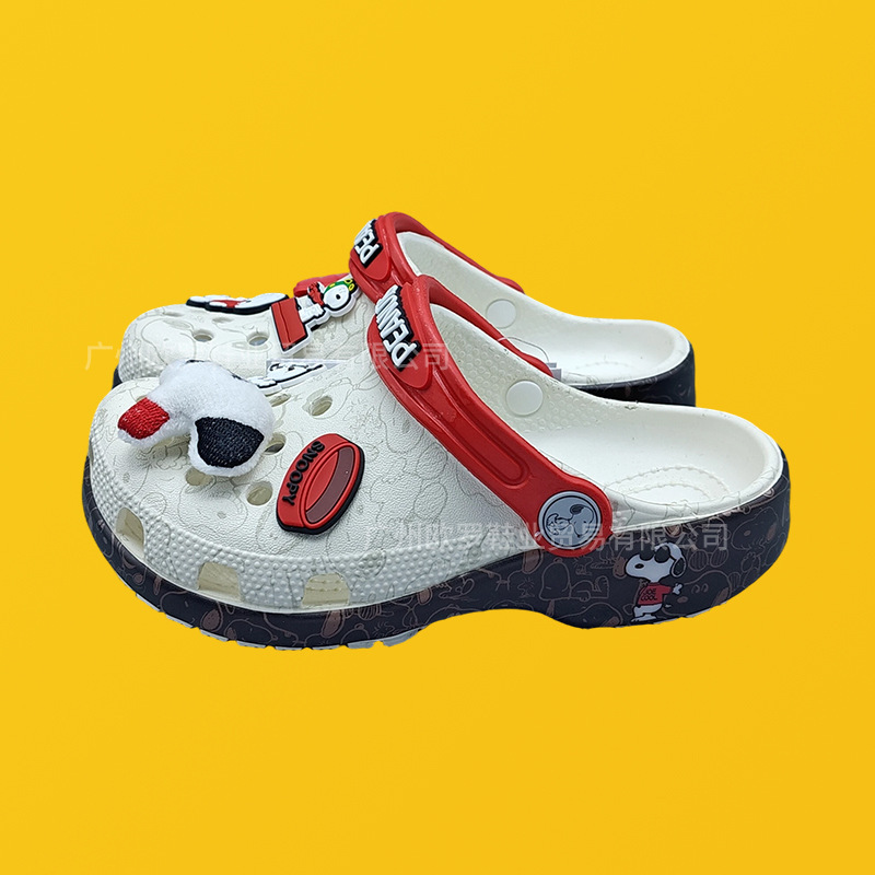 New Style Clogs 2026 Summer New Model Unisex Snoopy Second Generation Parent-Child Thin Sandals and Slippers Wholesale New Style Clogs 2026 Summer New Model Unisex Snoopy Second Generation Parent-Child Thin Sandals and Slippers Wholesale