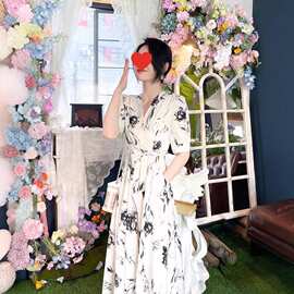 白色碎花连衣裙女2025夏新款气质收腰高端精致法式茶歇小个子长裙