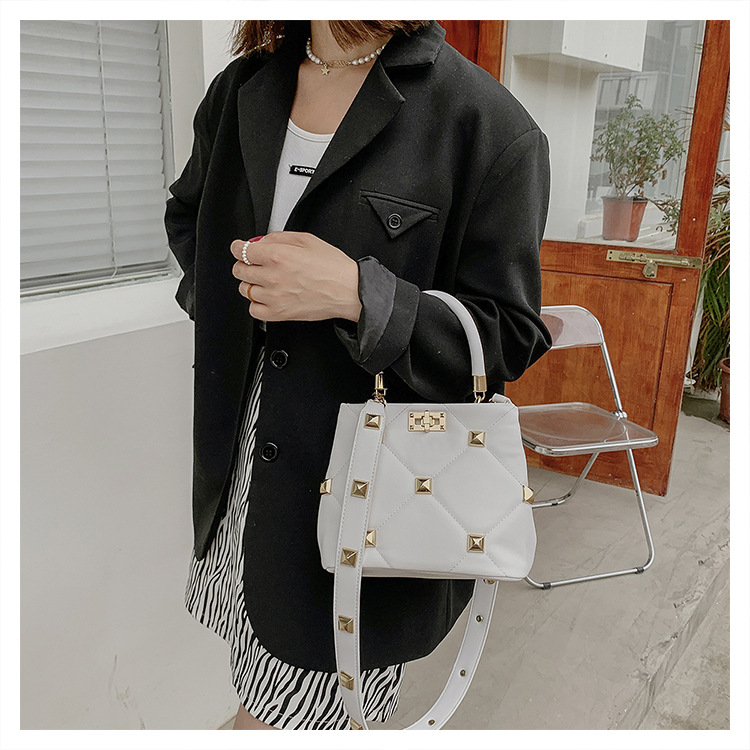 Medium Pu Leather Streetwear Square Bag display picture 16