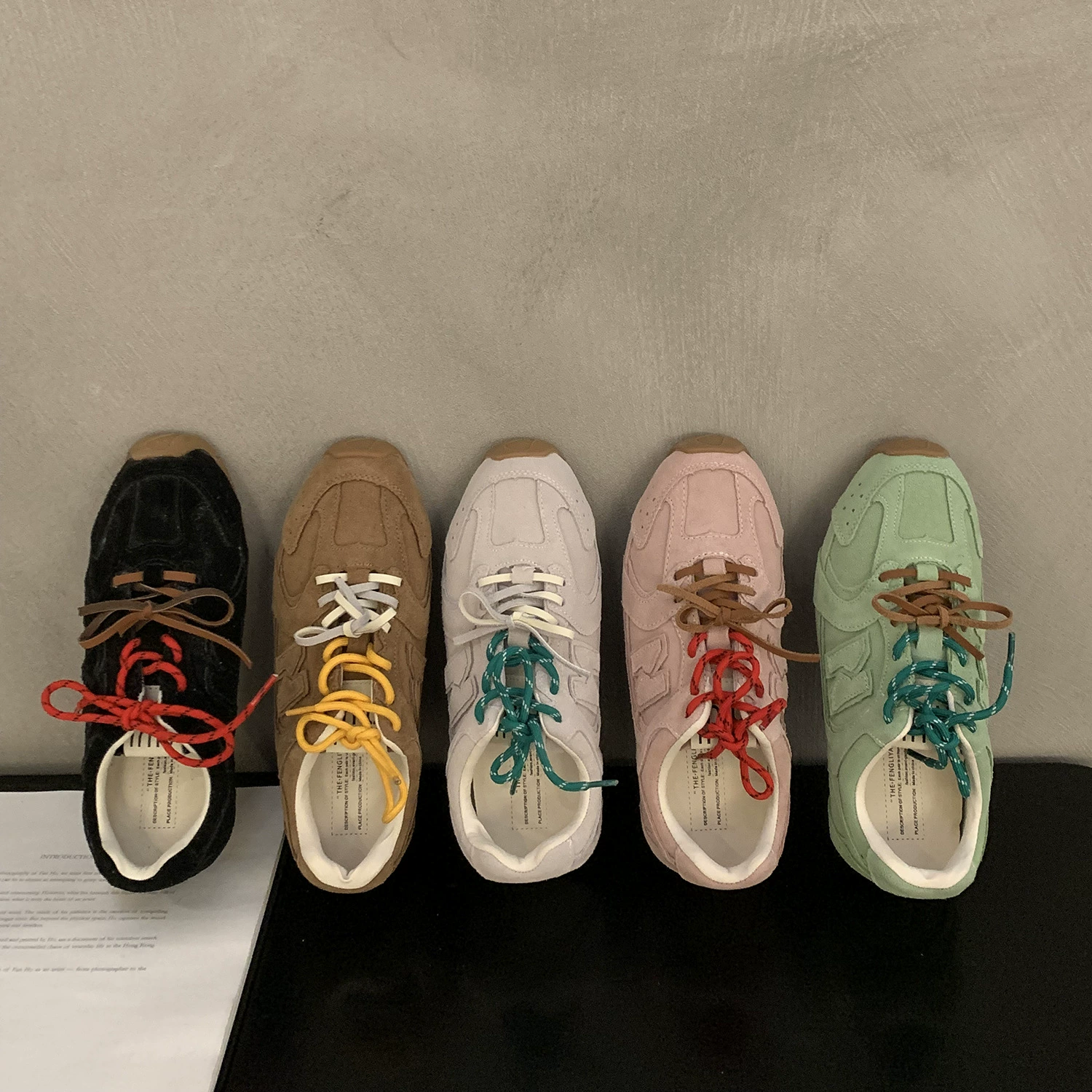 Кожаная немецкая обувь женская весна 2025 новый ретро плоское дно, дикие цвета, повседневные спортивные обувь