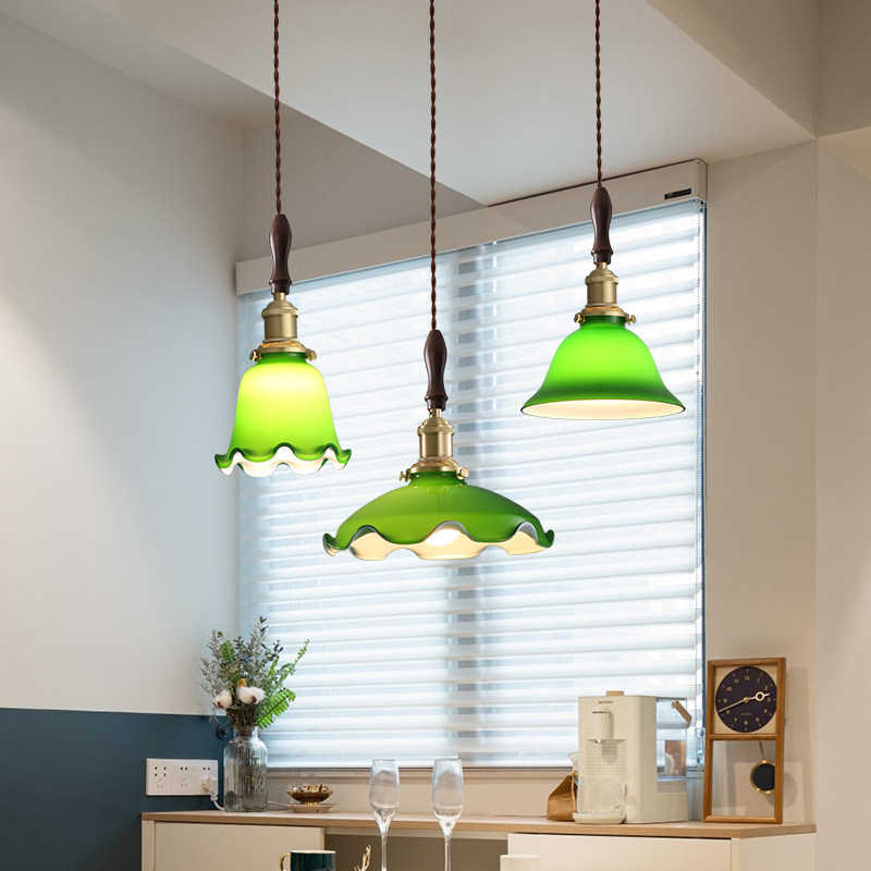 Araña retro de estilo japonés nogal comedor Estudio de latón vidrio silencioso estilo estudio artístico dormitorio lámpara de noche