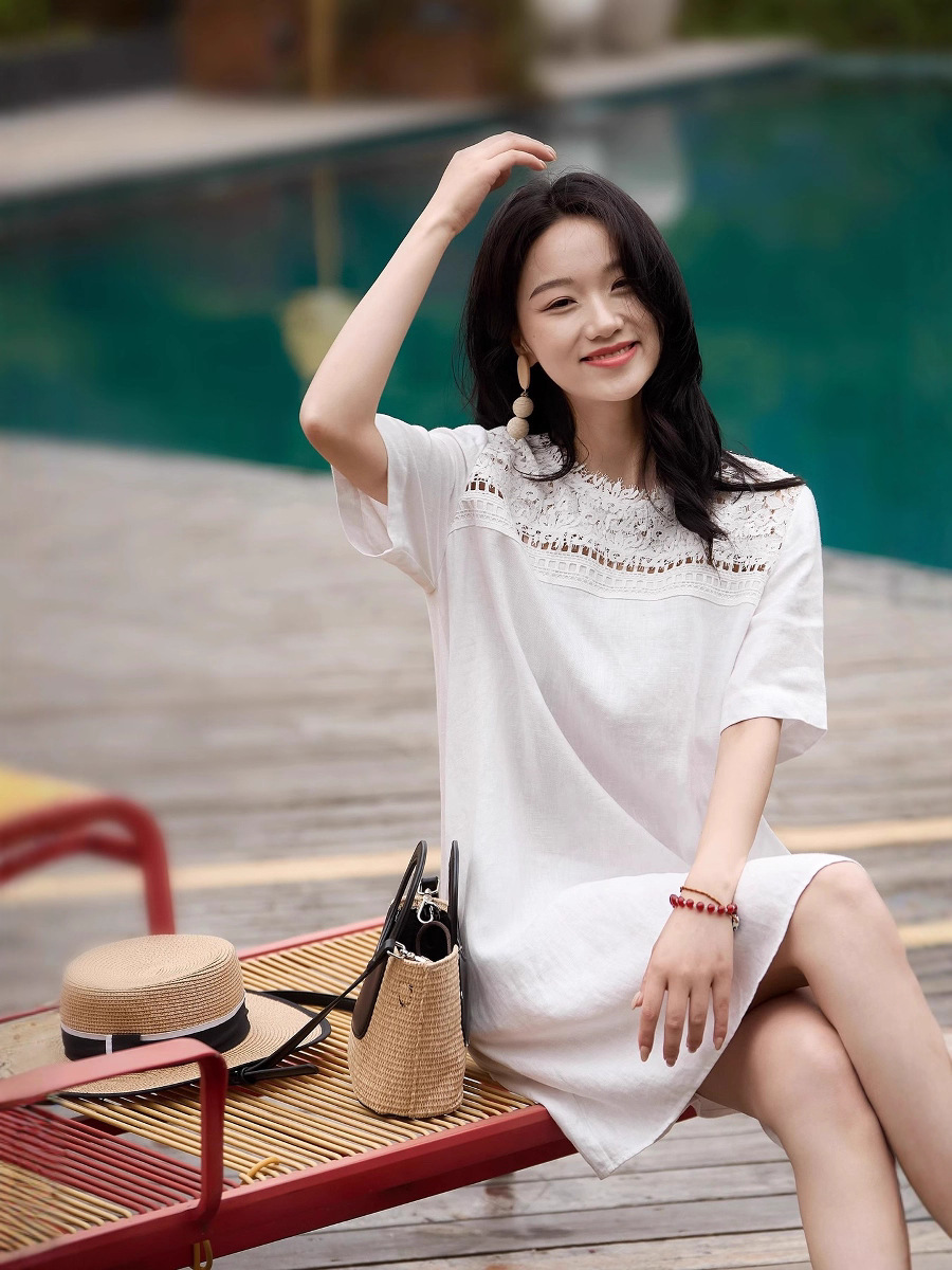 Váy linen trắng dáng suông cổ tròn đa năng — trắng