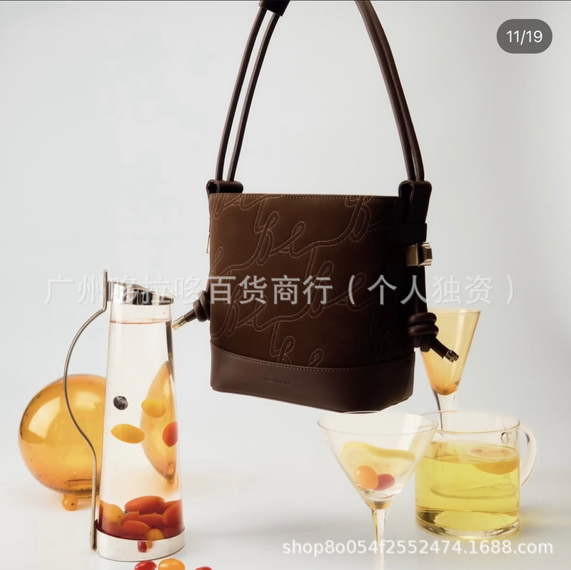 2025新款法式菱格高级感水桶包包女新款时尚百搭单肩腋下包纯色|undefined