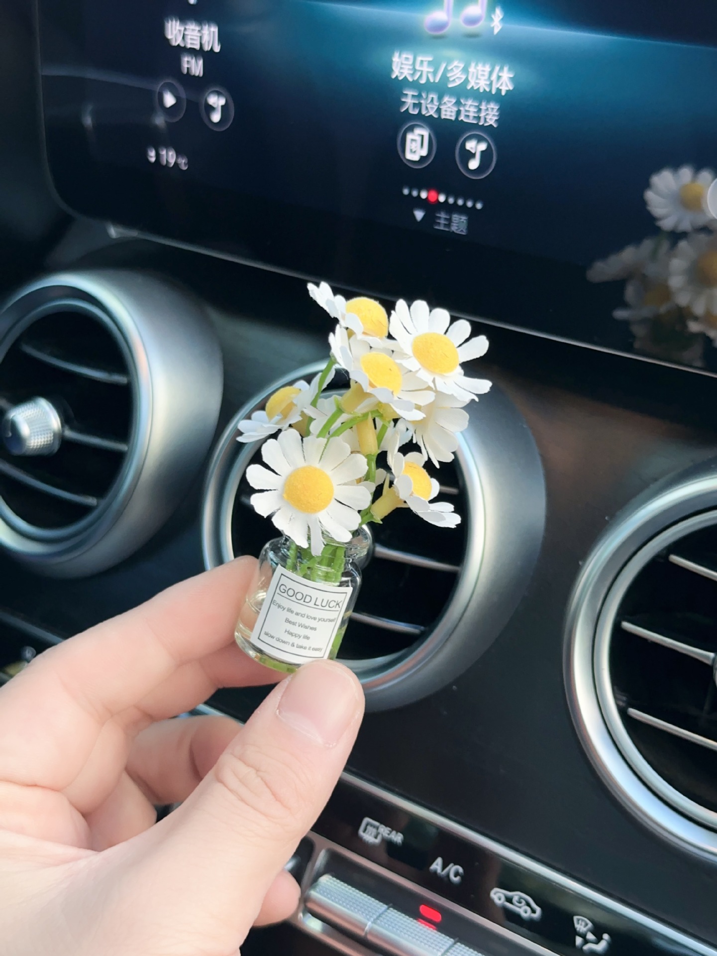 35g Weight Three-dimensional （3D） Pendant Shape Car Interior Decorations Auto Parts 1 Piece Quantity Artificial Flower, Glass Material Car, Flower, Perfume Bottle Pattern Car Flower Perfume Bottle Artificial Flower Glass 无