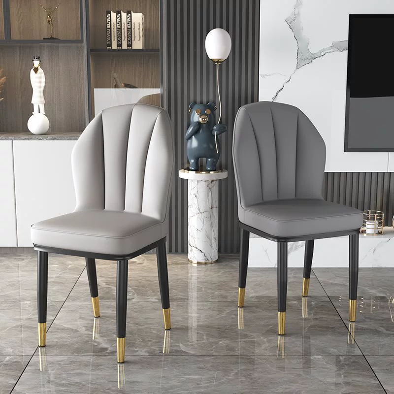 Оптовая продажа простых современных обеденных стульев кремового цвета, белых стульев с золотыми ножками, стульев с веерообразной спинкой темно-серого цвета, стульев с черными металлическими ножками.