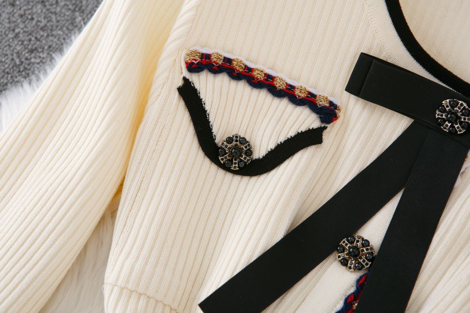 Bow-Knot Long Sleeve Knit Dress - Slim Fit Bodycon Sweater Dress For Autumn/Winter (Black/Red/Beige, S/M/L/Xl)_ecoleips.com