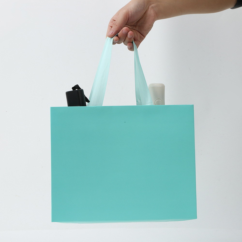 Bolsas de papel de mano de stock joyería ropa bolsa de papel de cartón blanco logotipo impresa bolsa de embalaje vertical bolsa sin cintura