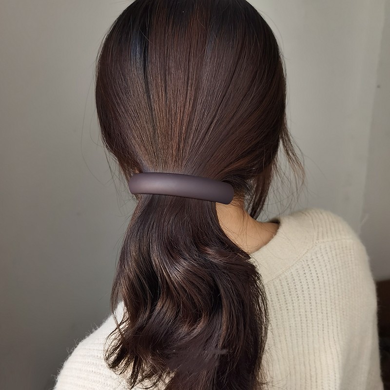 Minimalistische matte haarklem voor dames elegante haarspeld_voghion.com