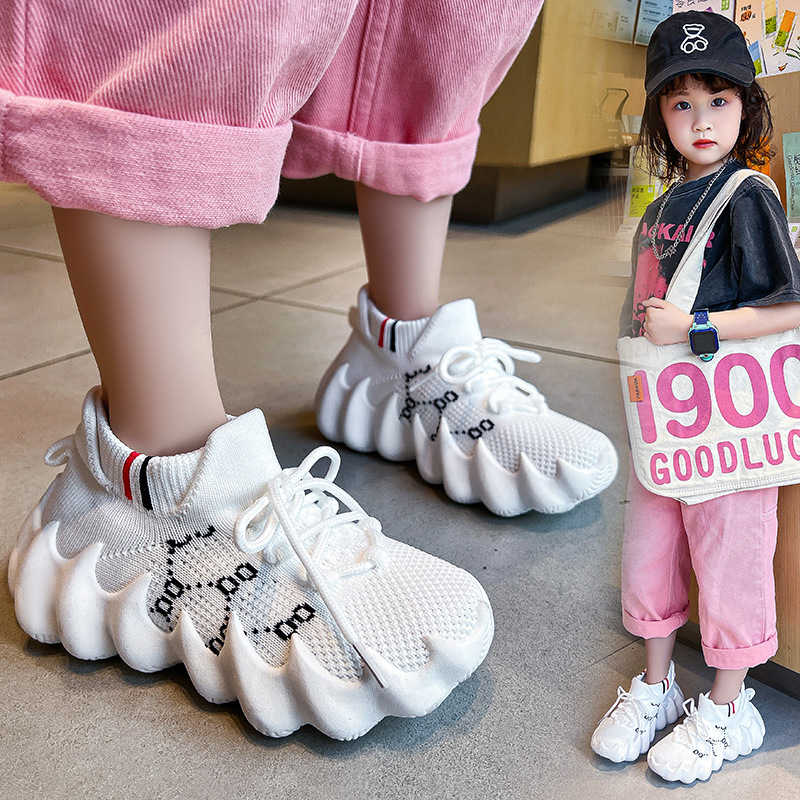 Zapatos de coco para niños 2025 nueva primavera y otoño zapatos de malla transpirables para niños zapatos de corrida antideslizantes para niñas