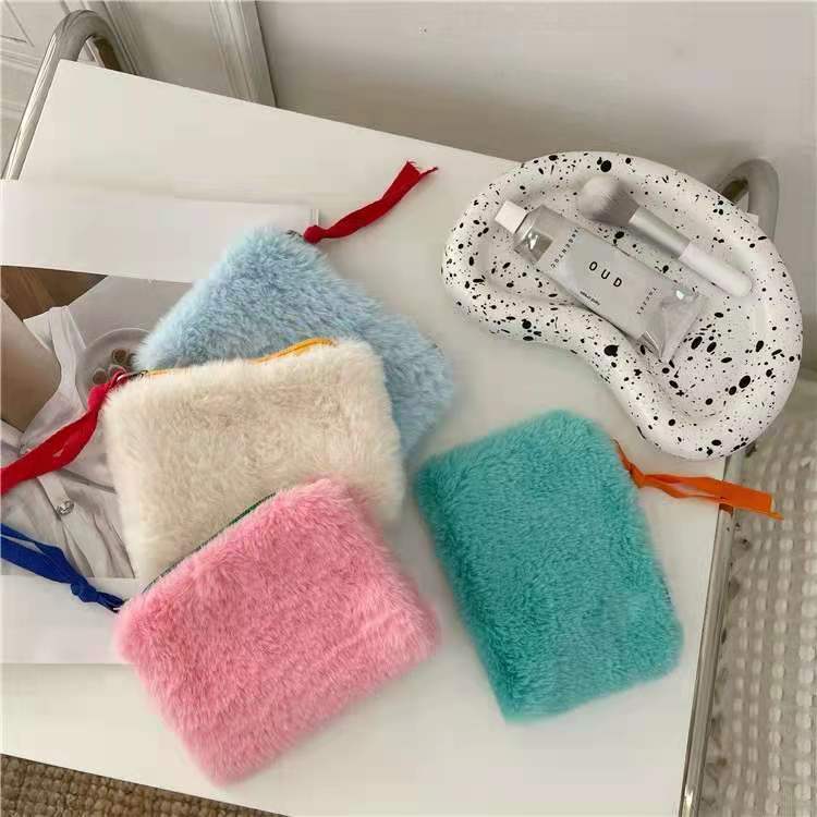 Women's Solid Color Plush Zipper Coin Purses display picture 1