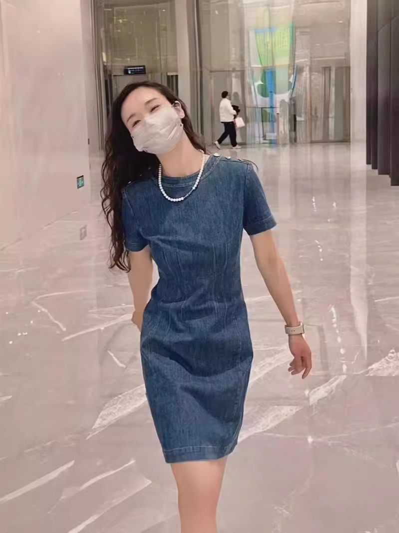 Váy liền denim tay ngắn cổ tròn ôm sát màu trơn — Màu xanh lam