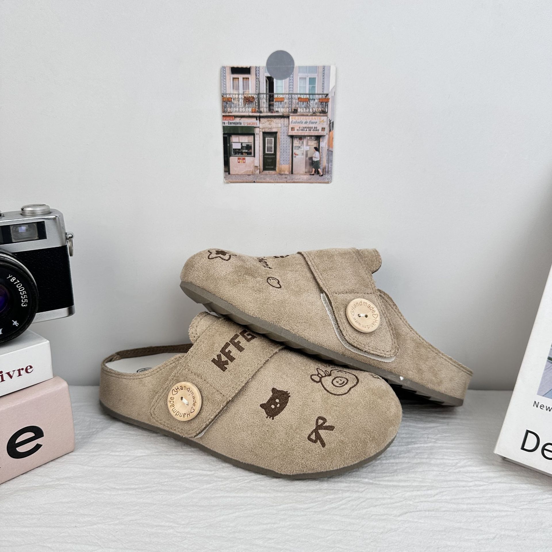 Far Wave 2025 verano nuevo estilo pantuflas perezosas de fondo plano zapatos Birken casuales de todo fósforo ropa exterior Baotou semi-arrastre