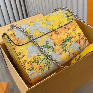 �¿�朗lб��Ůʿ��С���o�۰������ϰೱ���r�Іμ��25�ʻ�����