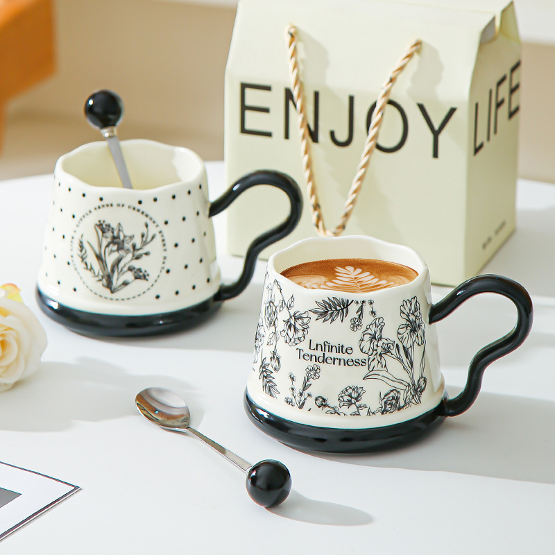 Tazas de cerámica de alto valor nominal tazas de café tazas de leche de alto nivel de sensación de taza de agua casera regalos de mano al por mayor