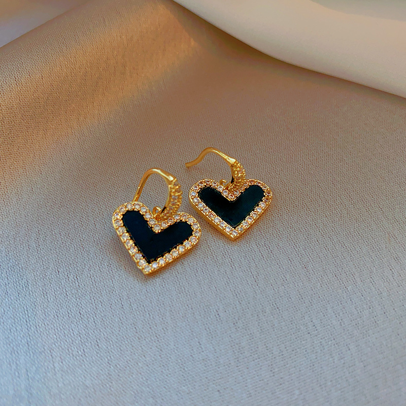 Pendientes geométricos con pliegues irregulares con cuentas de vidrio con aguja de plata Pendientes de alta calidad de temperamento negro Pendientes ligeros de lujo