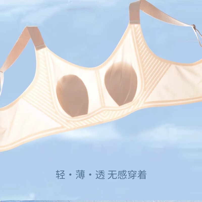 大きい胸はやせていて、跡のない下着の女性の夏の薄い金は垂れ下がることを防ぎます。|undefined