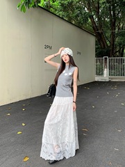 韓国系のデザイン感のある花のベストの上着の高腰の独特なレースの半身のスカートの女性の2025夏の新型のスーツのファッション