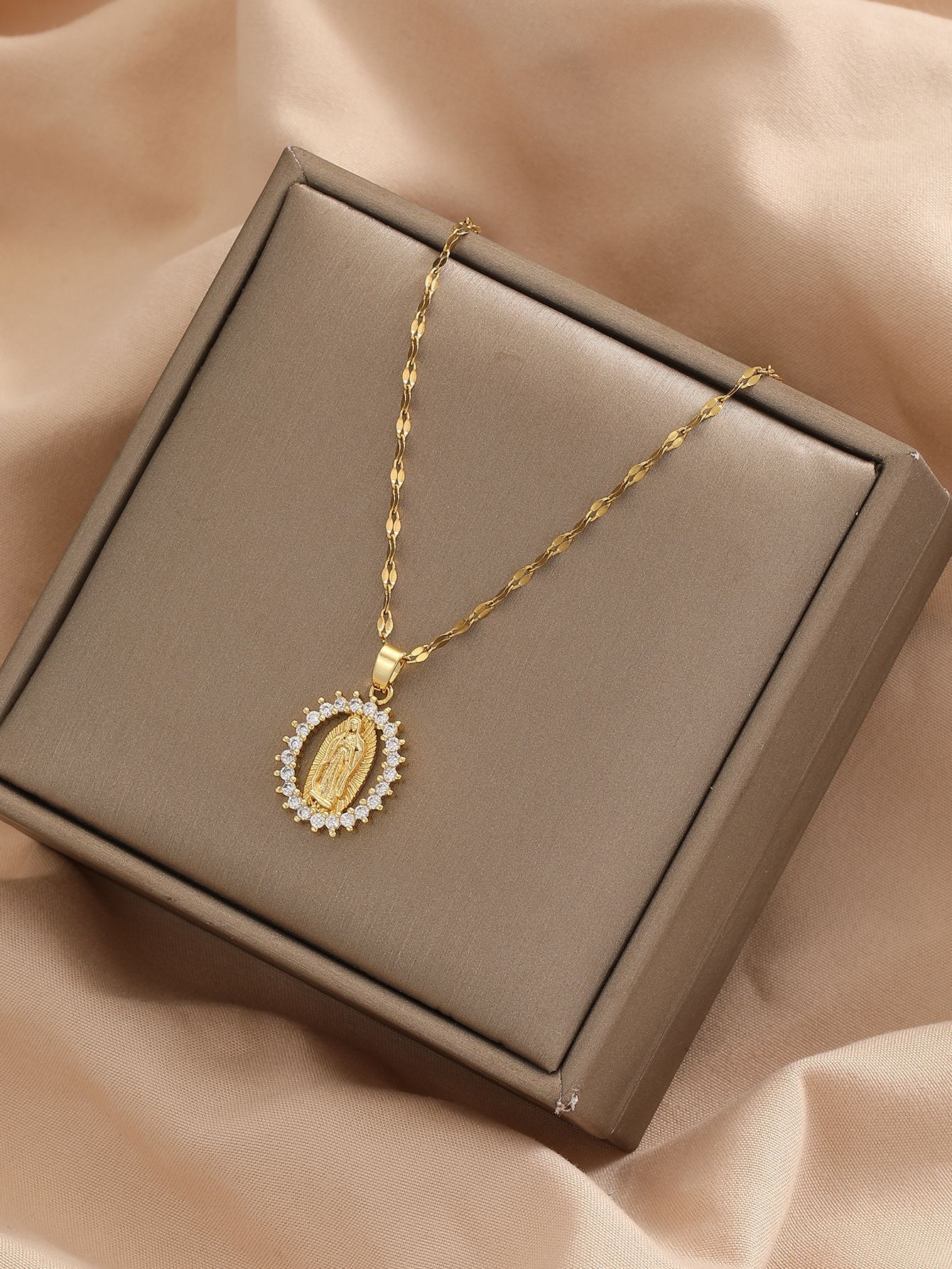 12g Weight Copper Pendant Material Zircon Inlay Material Pendant Necklace Classification Copper Chain Material 1 Piece Quantity Holiday, Daily Occasion Copper Material Human, Virgin Mary, Oval Pattern Women's Gender Inlay Design IG Style Style Copper Inlay Human Virgin Mary Oval Zircon Pendant Necklace 31