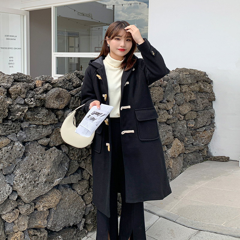 Ropa de talla grande para mujer para otoño e invierno, abrigo de lana acolchado grueso con elegantes botones de palanca y capucha, modelo 2651.