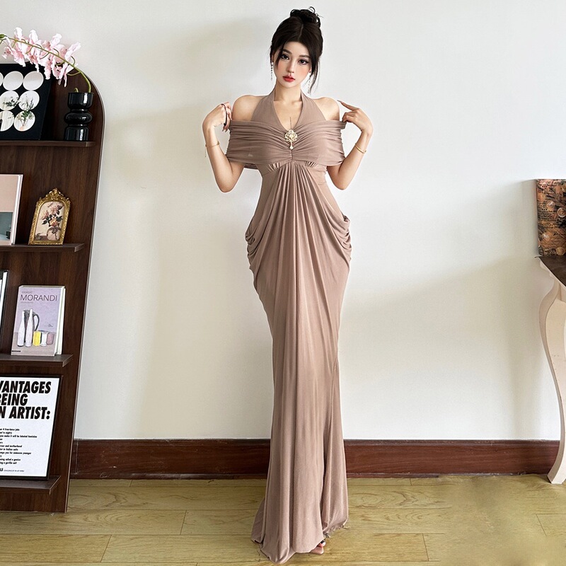 Elegant socialite style date fashion black off-shoulder dress, bodycon skirt, women's party new style, waist-cinching evening gown Elegant socialite style date fashion black off-shoulder dress, bodycon skirt, women's party new style, waist-cinching evening gown