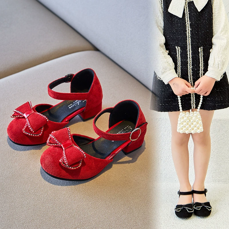 Детская кожаная обувь 2024, Весенняя Однослойная обувь в Корейском стиле для девочек, Модный яркий ромбовидный бант на маленьком высоком каблуке, сандалии принцессы с половиной сумки
