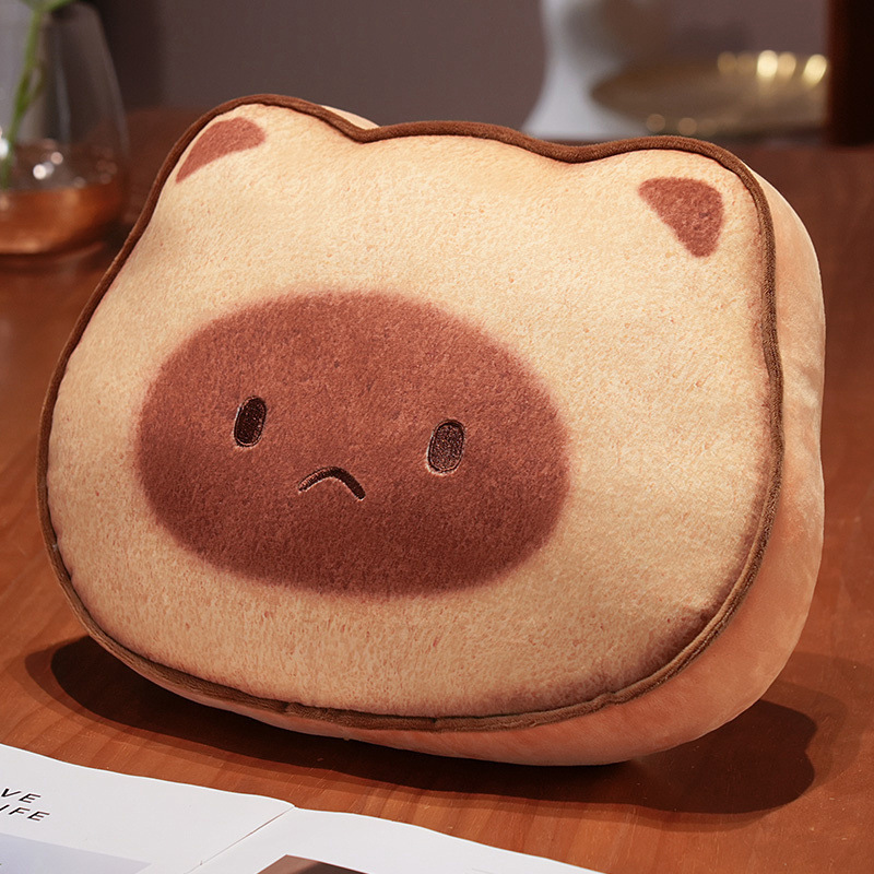 밝은 색상의 잘못된 토스트 고양이 베개