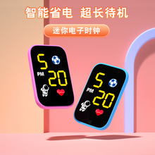 批发迷你小时钟学生上课触摸夜光电子表男孩女孩看时简约防水怀表