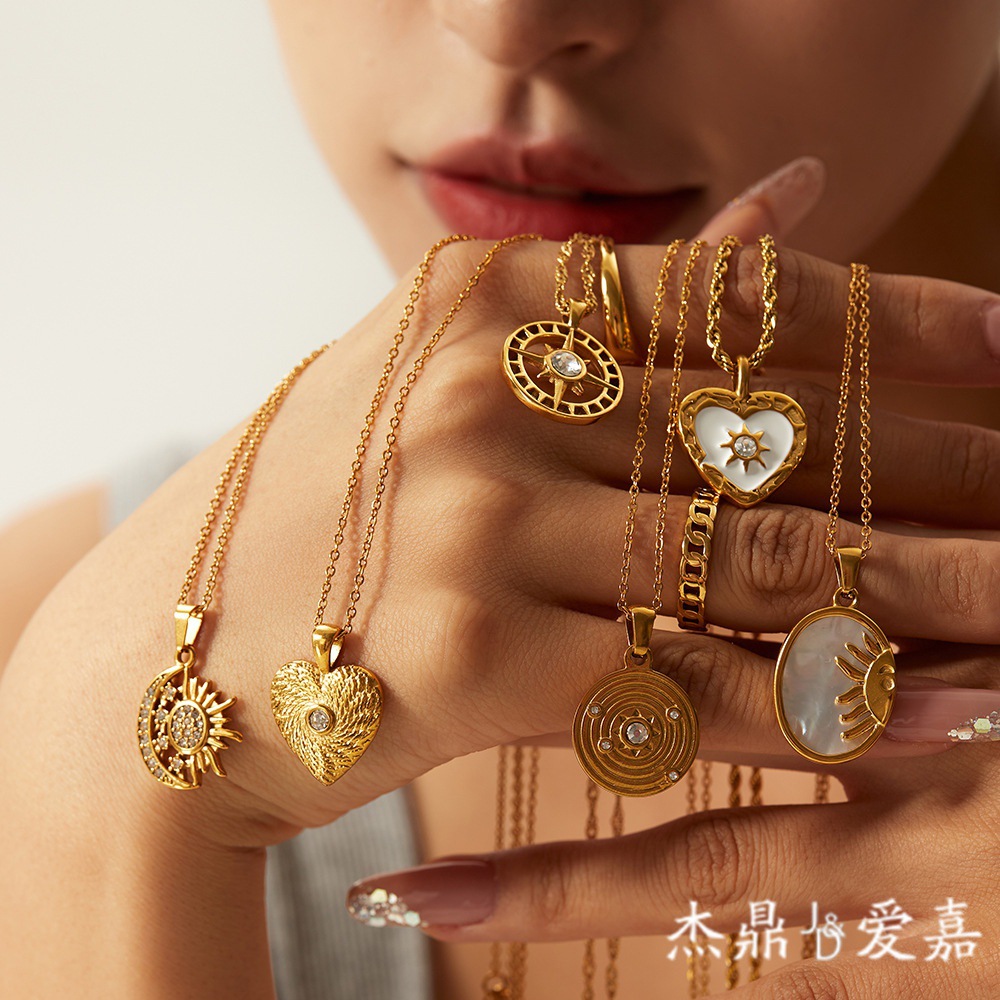 Jieding European and American jewelry French niche retro titanium steel heart necklace stainless steel zircon love pendant necklace women