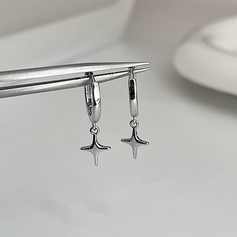 Mini orecchini a clip a stella croce per donna e uomo stile stud_voghion.com